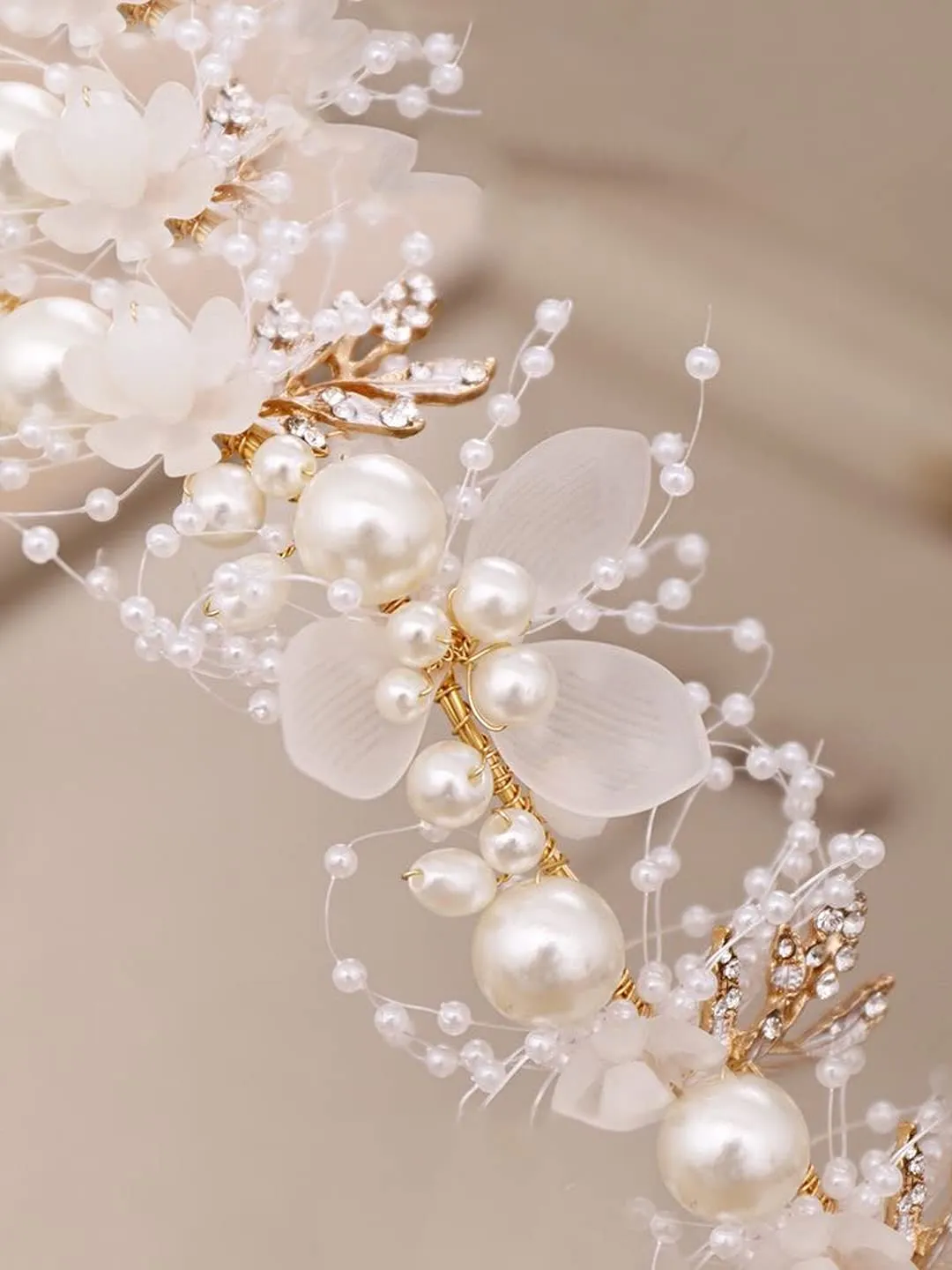 Yellow Chimes Bridal Hair Vine for Women and Girls Bridal Hair Accessories for Wedding White Headband Hair Accessories Wedding Jewellery for Women Floral Pearl Bridal Wedding Head band Hair Vine for Girls