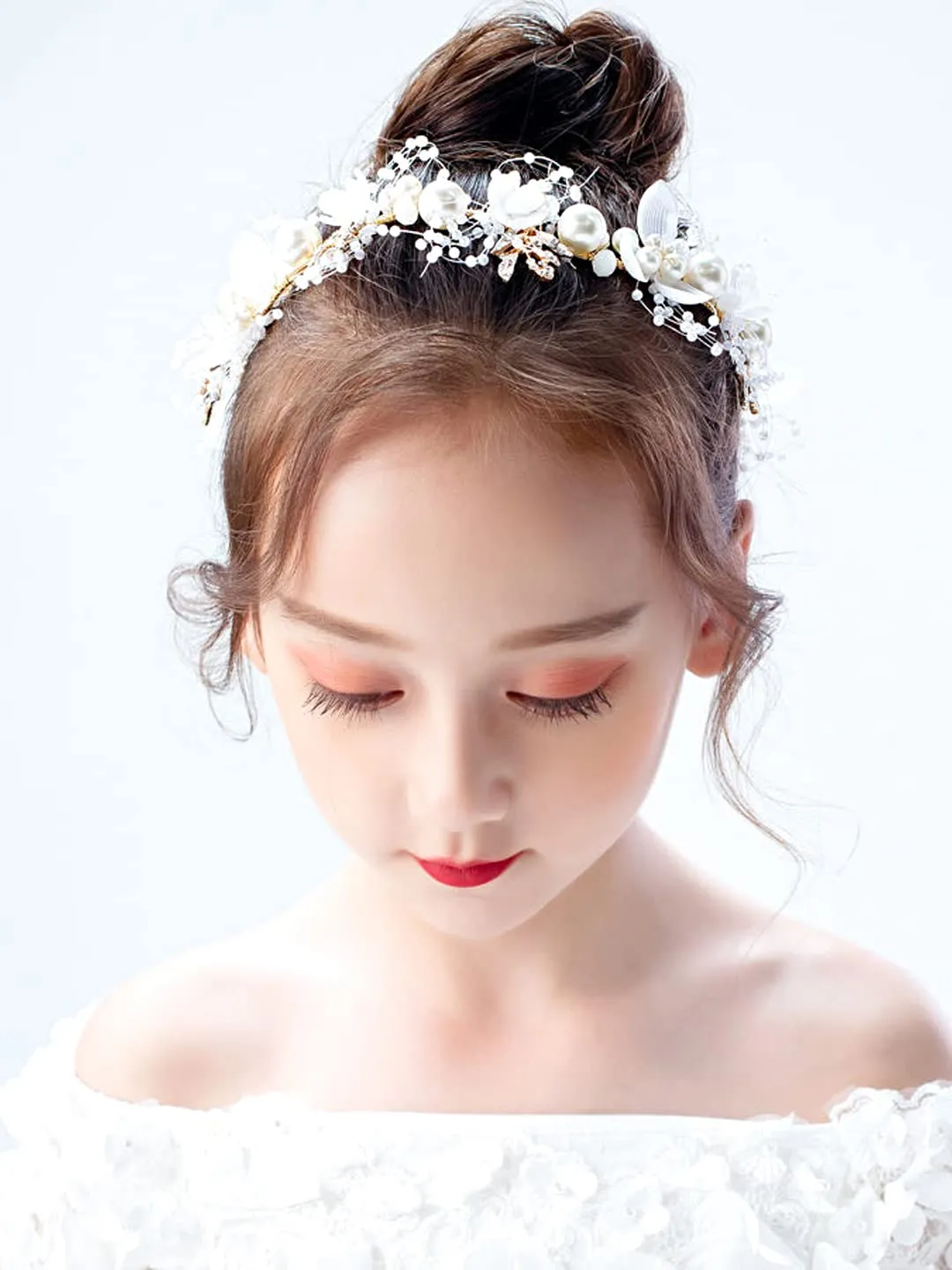 Yellow Chimes Bridal Hair Vine for Women and Girls Bridal Hair Accessories for Wedding White Headband Hair Accessories Wedding Jewellery for Women Floral Pearl Bridal Wedding Head band Hair Vine for Girls